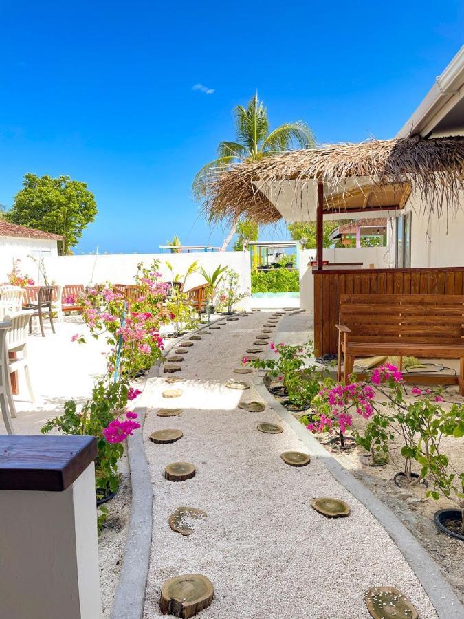 Fatims Beach House Maafushi Bagian luar foto
