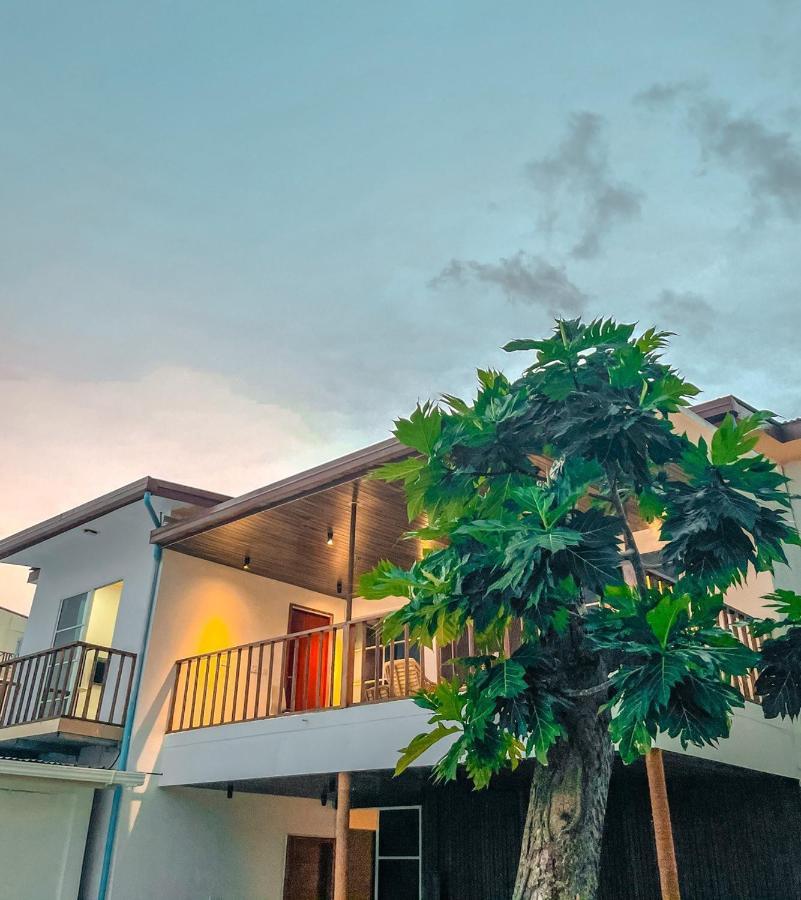 Fatims Beach House Maafushi Bagian luar foto