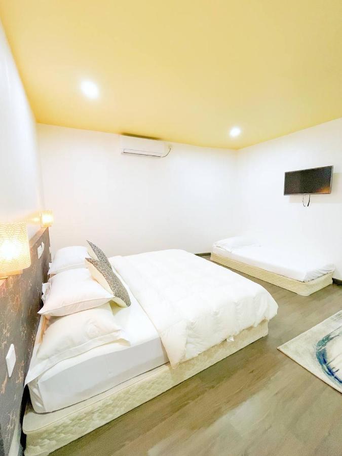 Fatims Beach House Maafushi Bagian luar foto