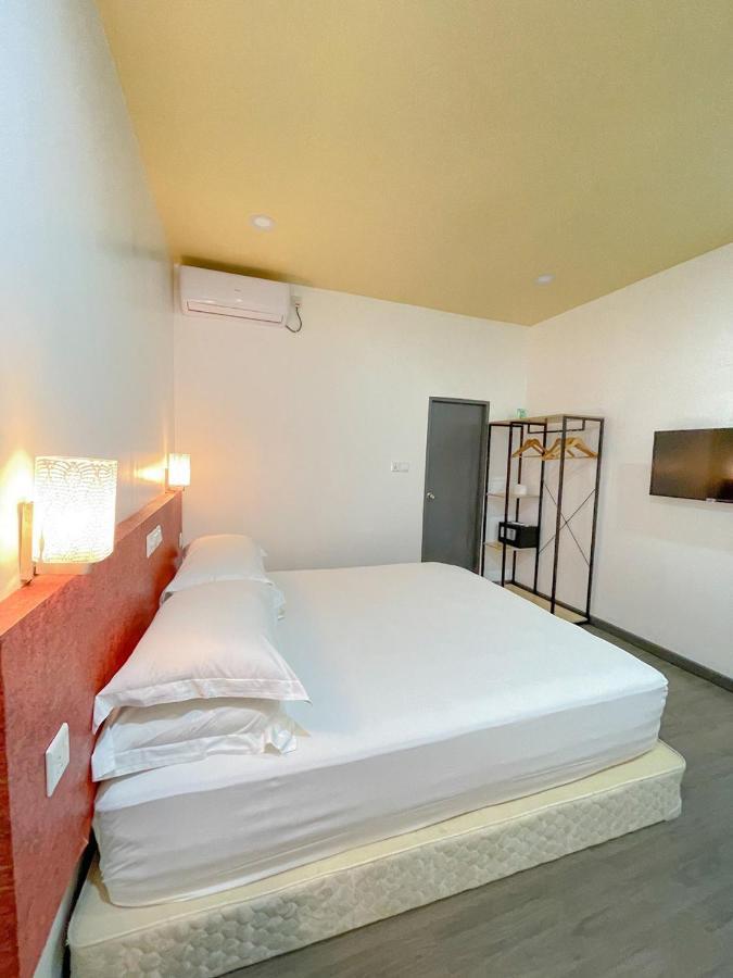 Fatims Beach House Maafushi Bagian luar foto