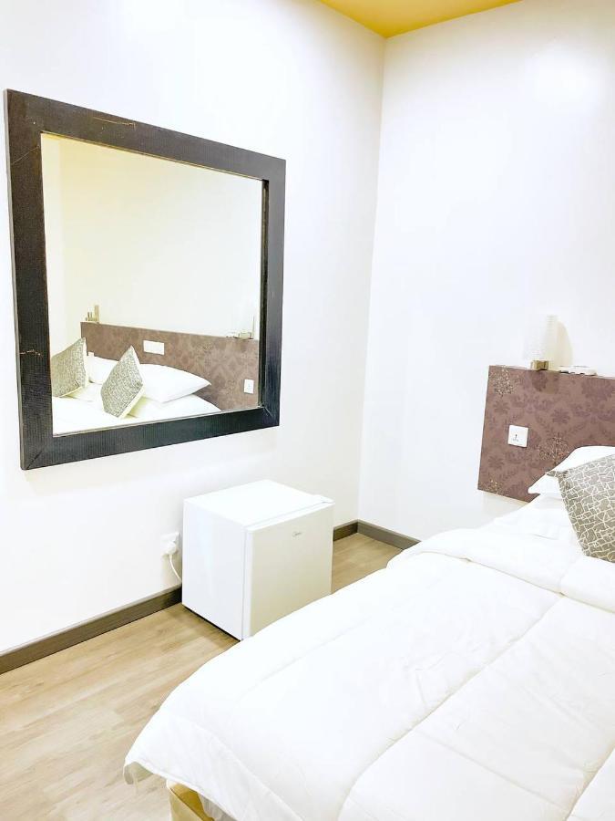 Fatims Beach House Maafushi Bagian luar foto